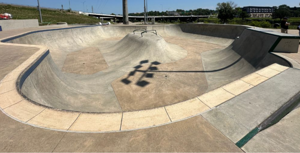 laurisden skatepark bowl